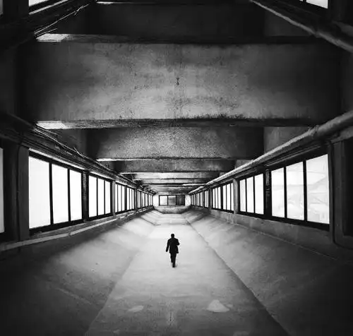 黑白极简摄影 静谧的孤独世界