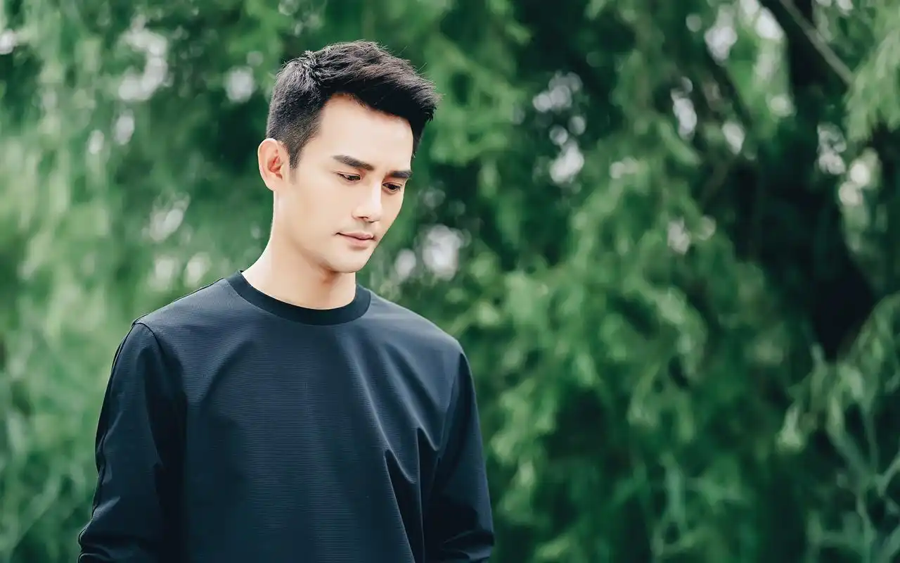 > 《如果蜗牛有爱爱情》王凯帅气高清桌面壁纸下载(1920×1200)