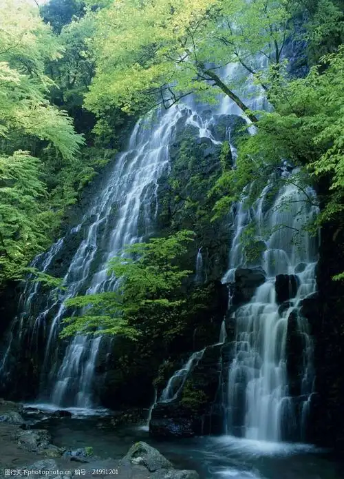 设计图库 高清素材 自然风景 关键词:高山瀑布流水图片素材 高山 青山