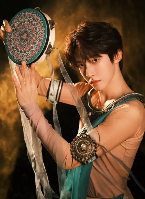 狠狠期待国风美少年刘宇的古风红毯了刘宇@刘宇yu