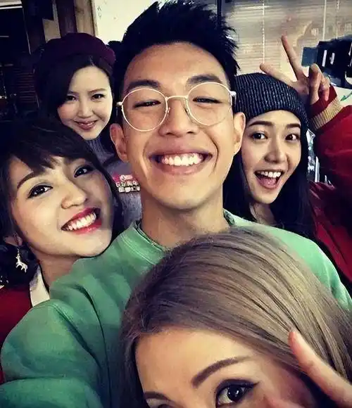 英国,信誓旦旦开农场,今转二手衣名人光环不再_欧阳巧_林师杰_香港