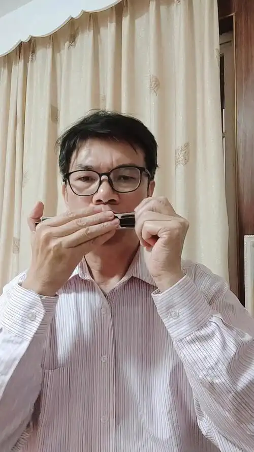 口琴独奏:我们的生活充满阳光