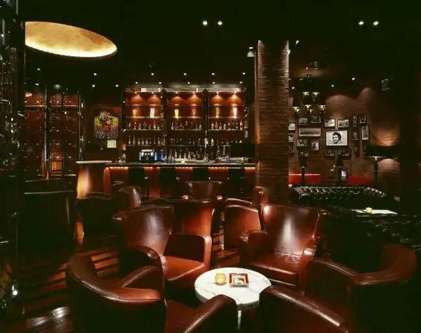 成都红酒雪茄吧装修设计 案例《希尔顿雪茄吧》