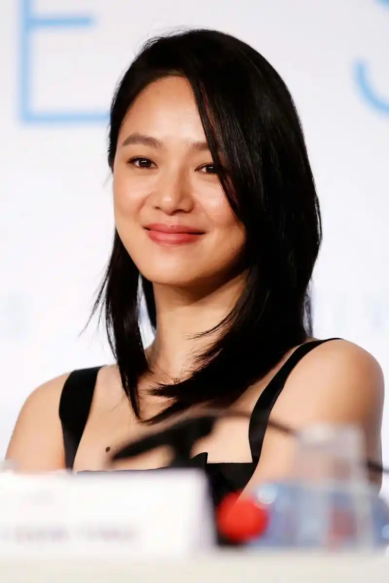 周韵拍的作品并不多,但部部是经典,每个作品里的角色亮相都会让人