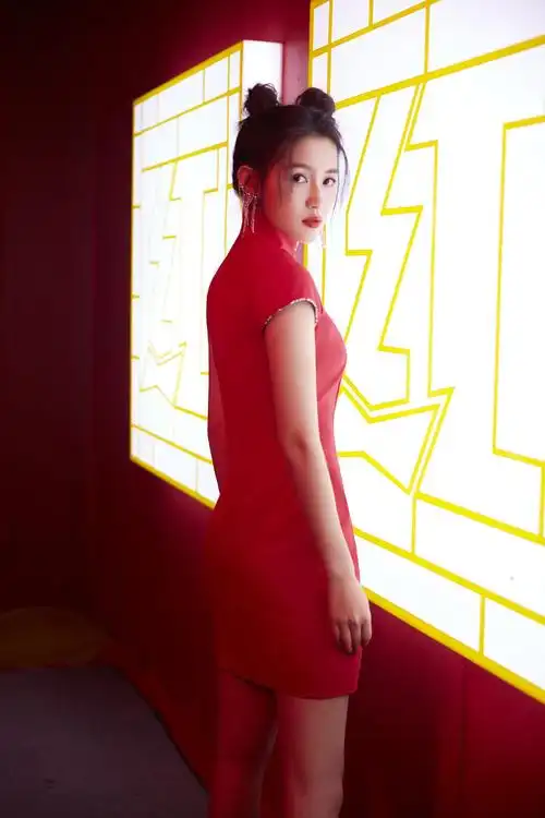 苏青红色旗袍韵味性感写真图片57