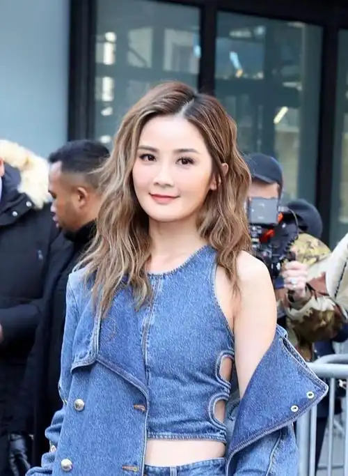 无滤镜,美得让人猜不出真实年纪|减龄|发型|牛仔|穿搭|模特|阿sa