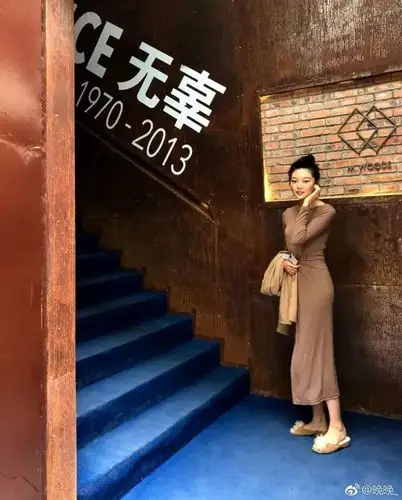 晚晚的穿衣进化史但最初的晚晚也像我们普通人一样,一点也不懂穿搭.