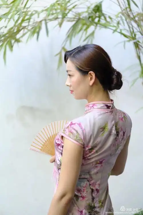 旗袍外拍人像(第一季): 一袭青衣,染就一树芳华!