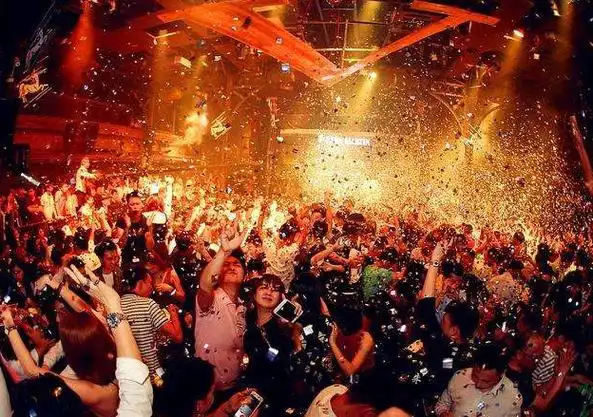 酒吧蹦迪最嗨dj