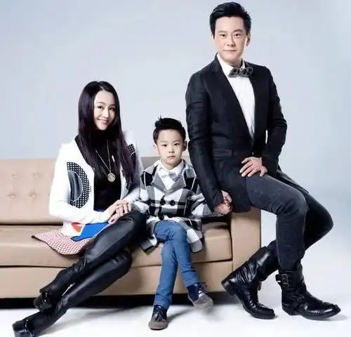 国家一级演员王斑,出道33年不温不火,妻子曾是央视当红主持人