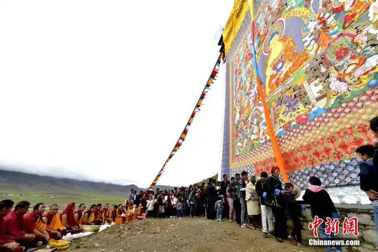 西藏岗坚寺举行展佛仪式纪念释迦牟尼佛转法轮日