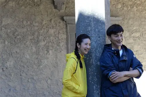 郑元畅和林依晨甜蜜同框