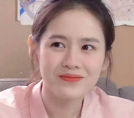 月牙眼的孙艺珍笑起来太甜了吧!_眼睛_训练_内眼角