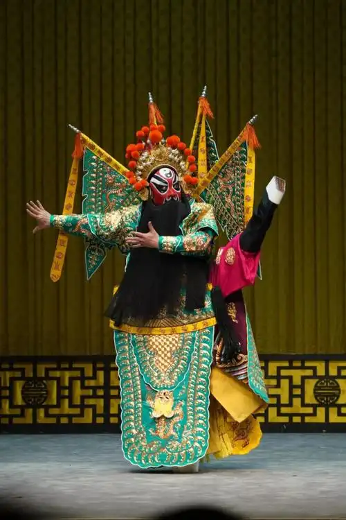 《红桃山》冯蕴饰张月娥吴响军饰林冲谢天赐饰关胜《审头刺汤》王珮瑜