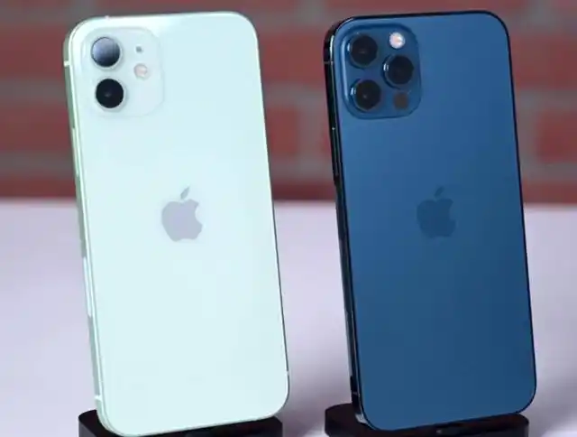 假如你没有使用过苹果手机,那么在入门的时候,可以选择苹果12!