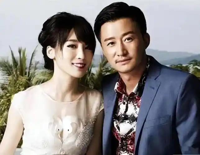 吴京的妻子谢楠也被娱乐记者猜测出轨.