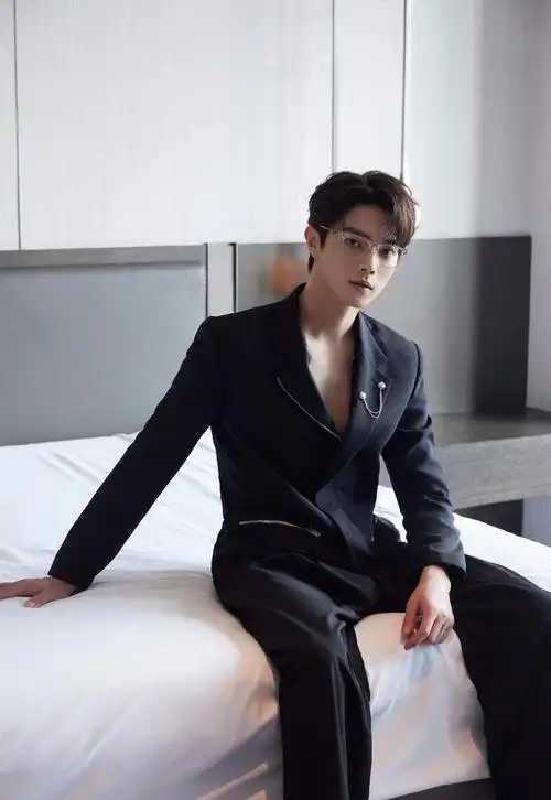 许凯直播出图,真的好帅气啊