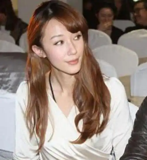 汪峰为啥有三个女儿,却从不提二女汪璟怡,只因妈妈得罪了爸爸