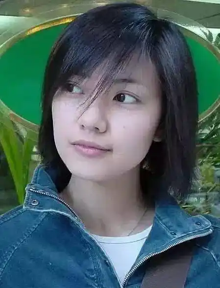 全智贤最新活动生图,气质完全不输高圆圆,一时间没认出旁边是ab_感觉