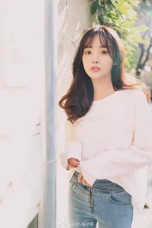 兔子牙(朱容君)2020最新个性写真