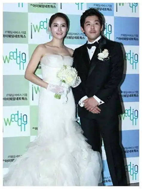 宋仲基新妻子凯蒂幸福假象探寻婚姻真相揭秘事实内情