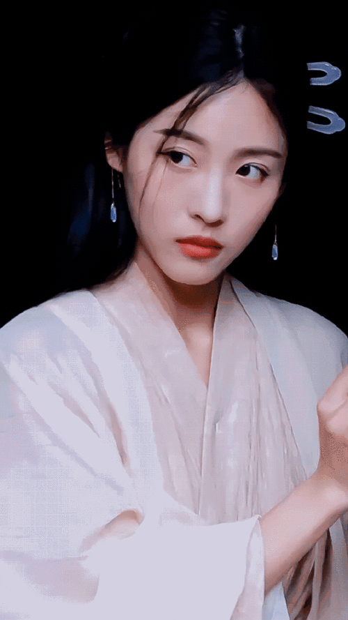 孙芮单飞周年古风大片#一直都觉得孙芮很适合古装,和她的性格反差