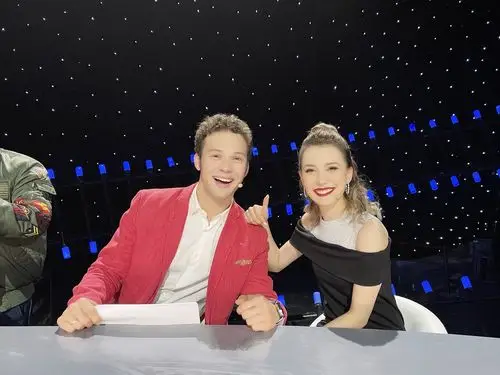 环球综艺秀获好评耶果担任常驻嘉宾引期待