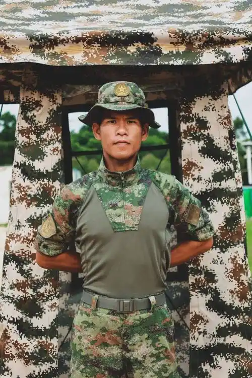 21式"蛙服",他们换上了_军装_上衣_特点