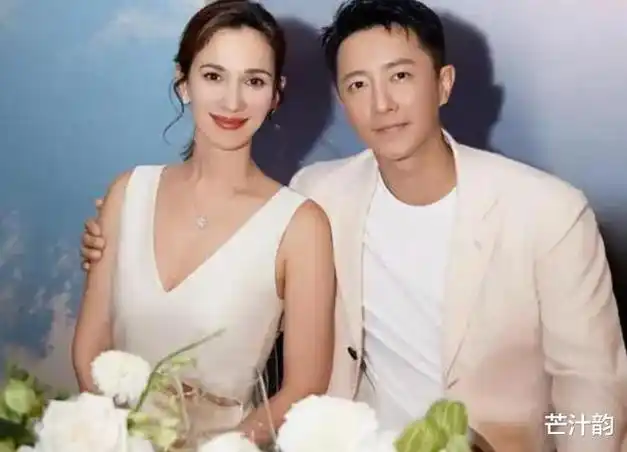 韩庚老婆卢靖姗晒女儿萌照打码保护孩子隐私小公主侧颜超可爱