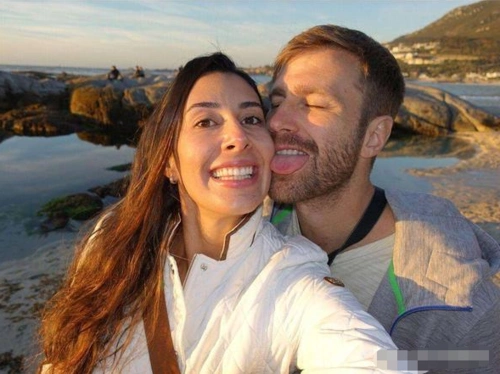 36岁巴西女排名将复出,7年同性情史丰富,今嫁篮球教练生双胞胎_谢拉