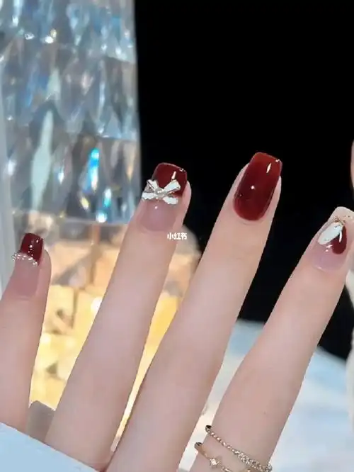 酒红色美甲