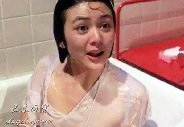 关之琳36年前剧照曝光 大尺度湿身出镜惊呆网友