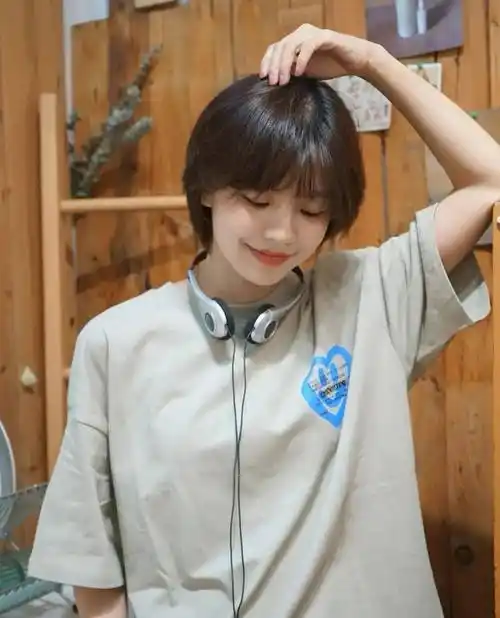 港风少年感短发_发型