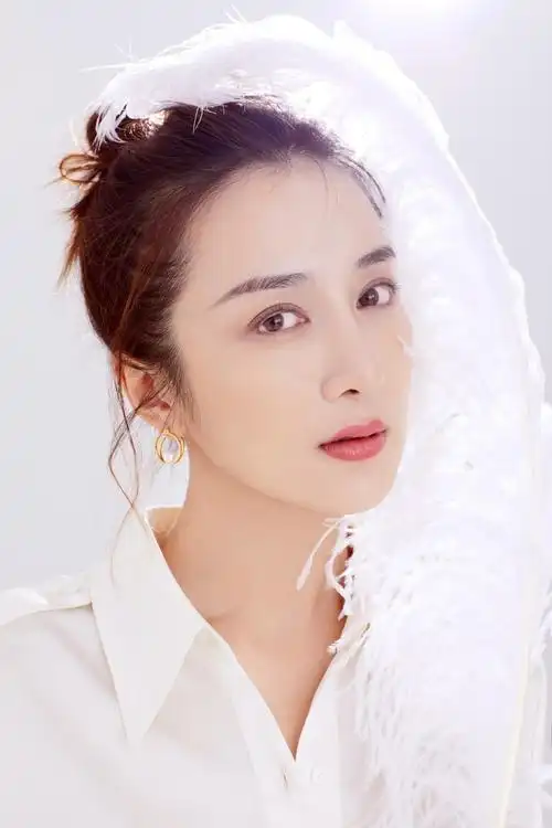 《司藤》大boss出场 李依晓白英上线诠释双面美人谋生谋爱