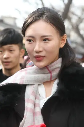 中戏艺考美女如云超养眼 翻版"唐嫣"吸睛(组图)(3)