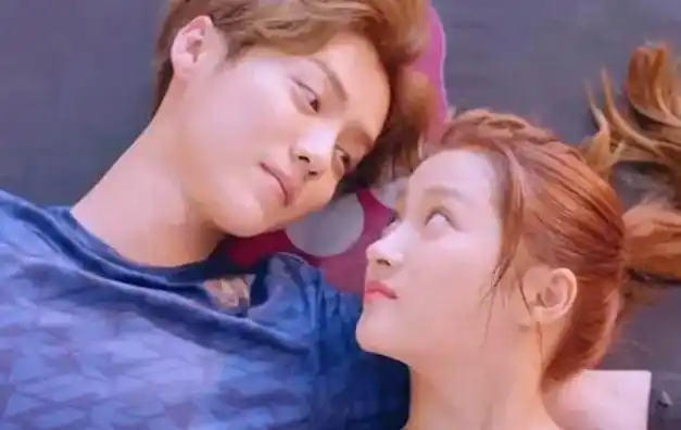 但是却也并不影响鹿晗迎来大面积的脱粉和脱站粉丝的回踩