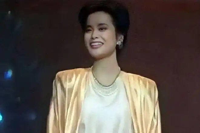 歌坛大姐大毛阿敏39岁嫁富豪拒绝丈夫离世留下的260亿