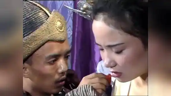 邓婵玉受伤土行孙趁机献药于是就有了肌肤之亲