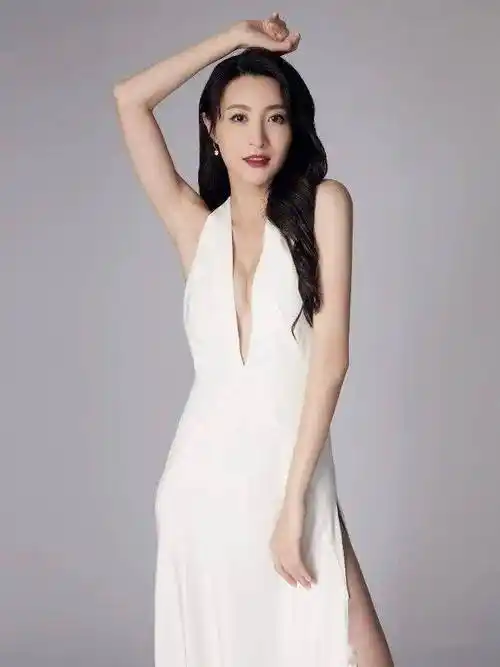 "美容达人"林夏薇深v晒肩 公开绝密逆龄秘诀_保养_广告_运动