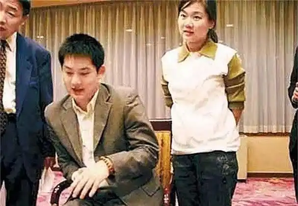 曾执意娶师姑为妻两人现状如何