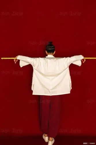 孙悟空的那个转身有多难,他扛起的金箍棒有多重,他那无奈的背影有多