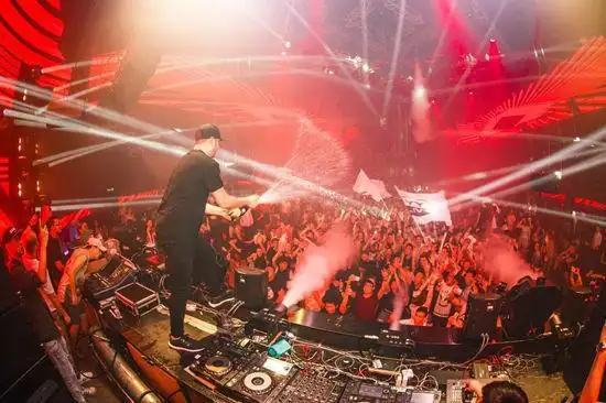 2017大型酒吧派对dj现场打碟图片