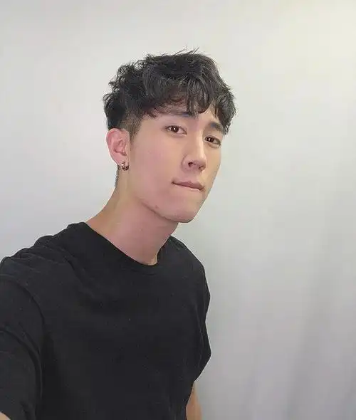 雅痞式的男士发型选择这些发型与油头说拜拜