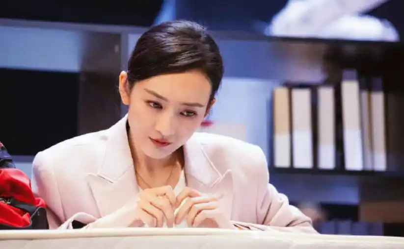 《明侦9》录制太混乱,王鸥被流量粉丝挤到撞门,现场遭嘲讽_腾讯新闻