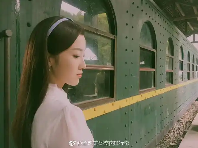 汪昱含 北京电影学院 表演专业 1992年 特长 表演 长笛 游泳 未来可