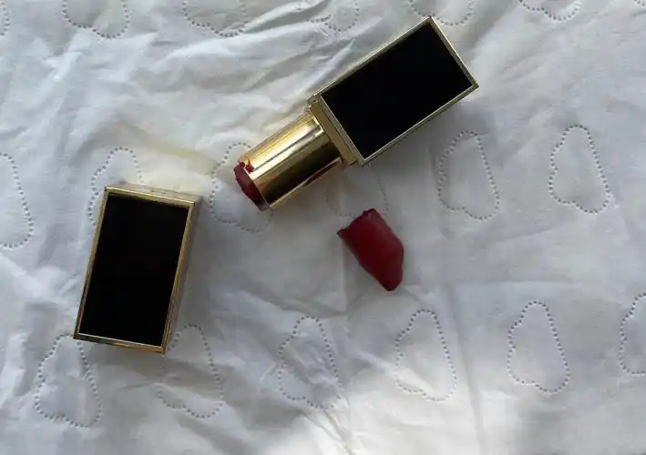 修复断了的口红