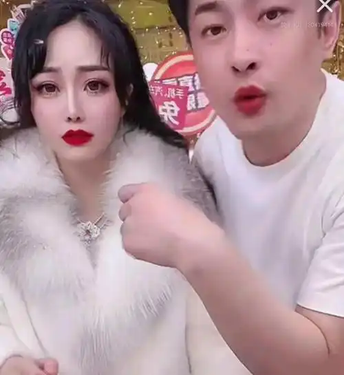 辛巴昨天在老婆直播间暴怒:表示这些无良商家在坑我粉丝:我辛有志绝不