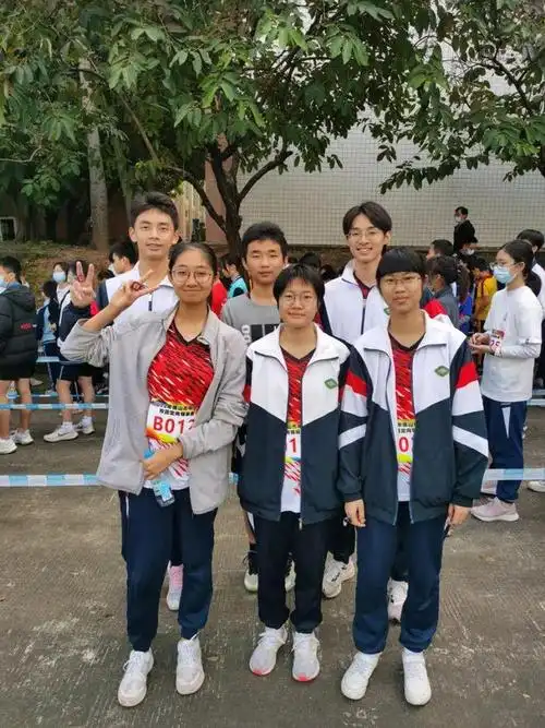 邓蕴轩,219林钦童,301邓凯源,302朱淼南,310温展华,313叶子睿主教练