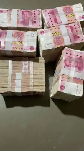 60万现金高清放桌子上视频素材视频素材