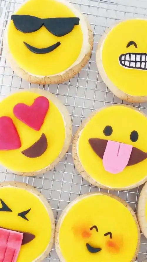 笑脸emoji表情手机壁纸